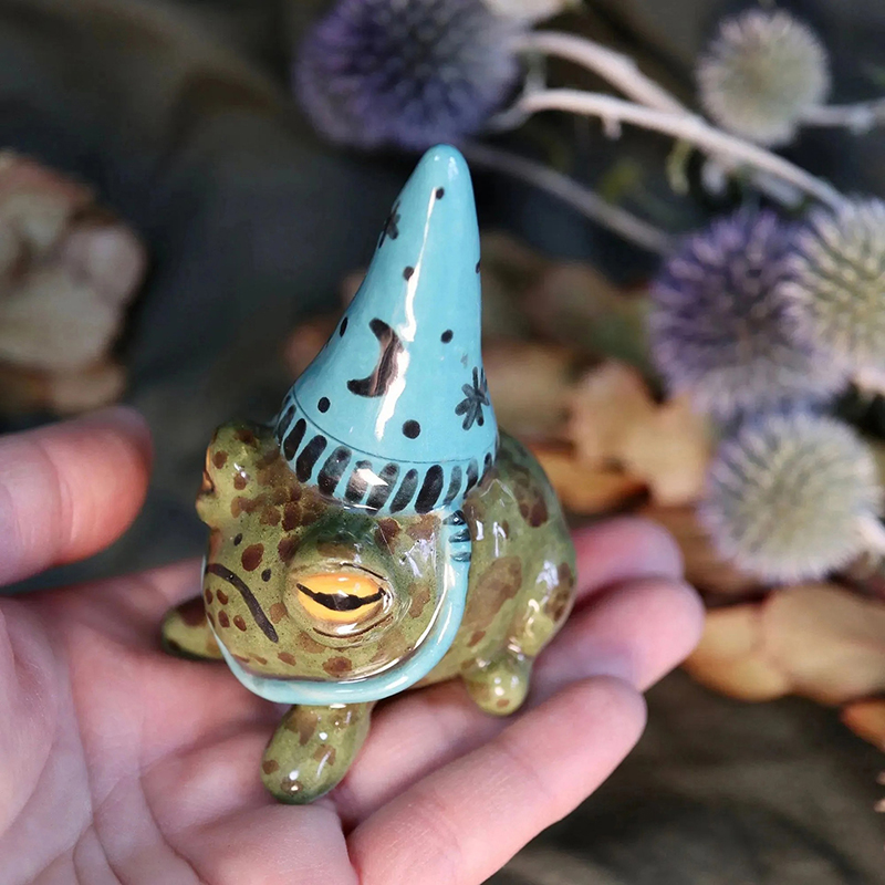 Witch Hat Little Frog Statue R - огляд і ціна Outdoor Furniture Resin